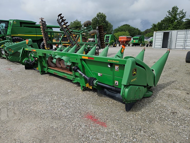 2011-john-deere-608c-image-11