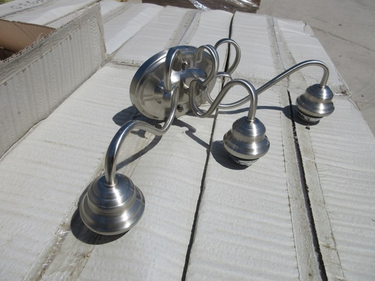lot-of-season-3-light-vanity-fixtures,-image-6