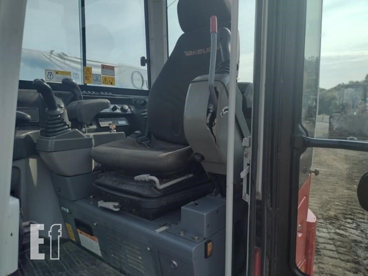 2018-takeuchi-tb260-image-14