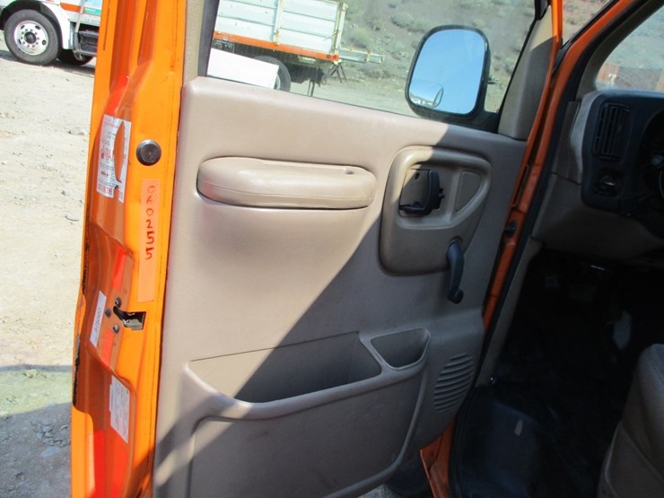 1999-chevrolet-express-3500-image-10