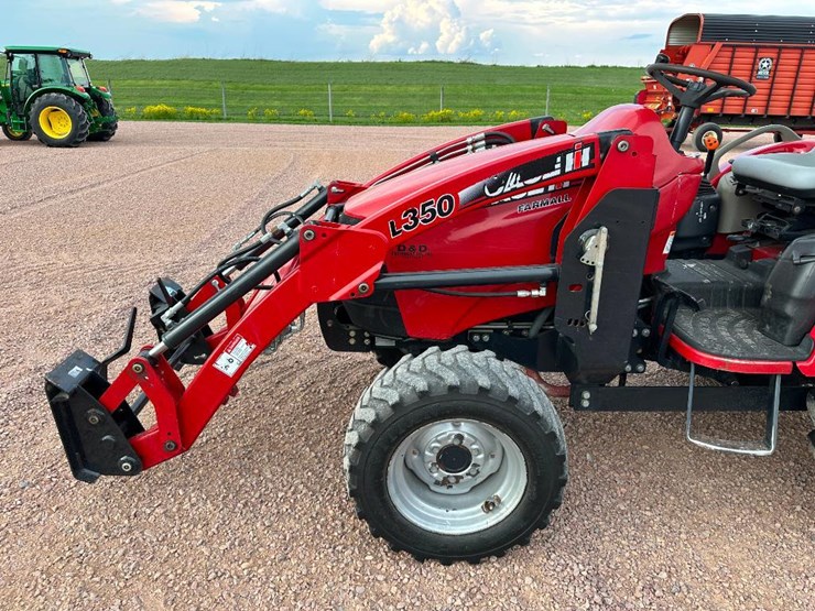 2011-case-ih-farmall-40-image-13