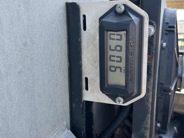 2020-peterbilt-567-image-31