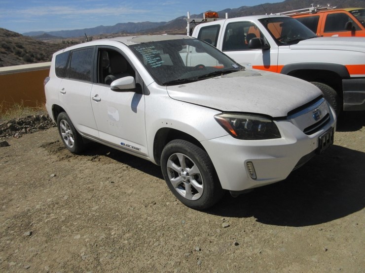 2014-toyota-rav4-image-1