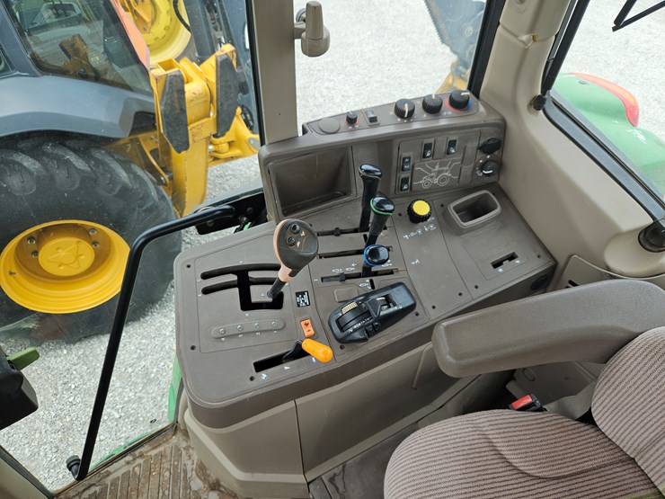 2010-john-deere-7130-image-12