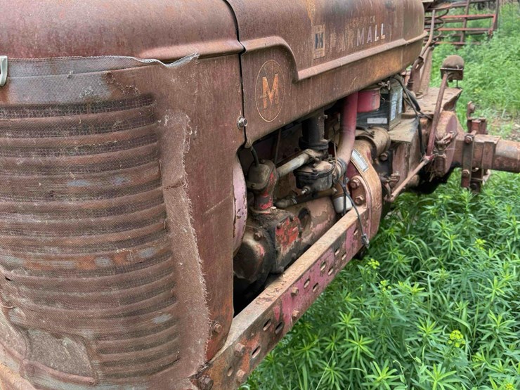 farmall-m-tractor-image-15