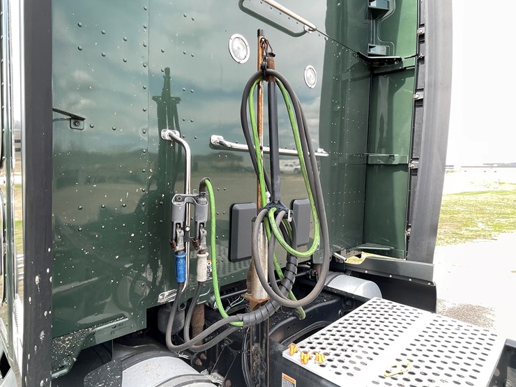 2018-kenworth-t680-image-18