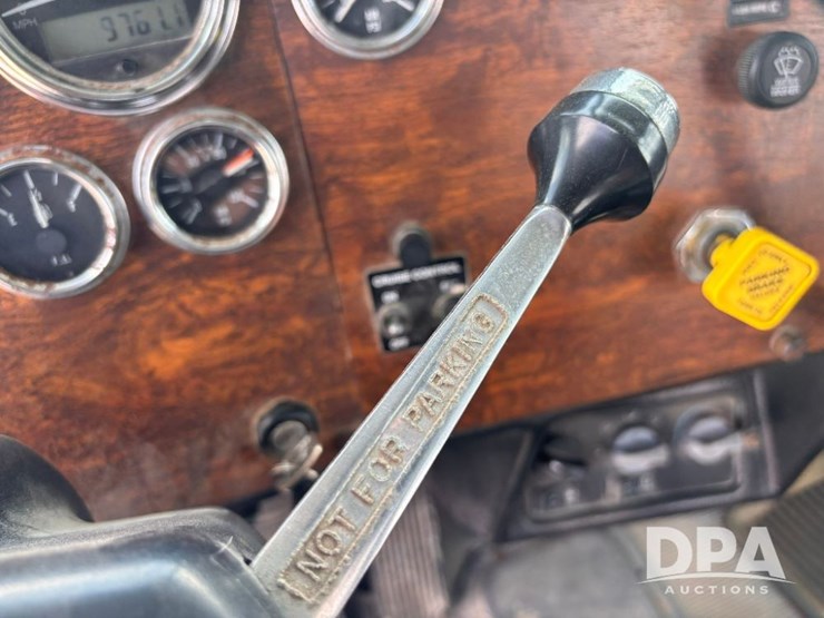 2000-peterbilt-357-image-87