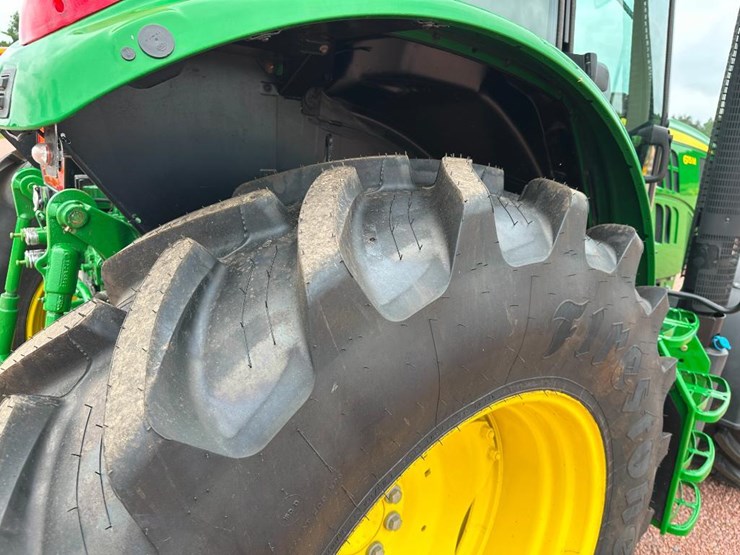 2014-john-deere-6115m-image-10