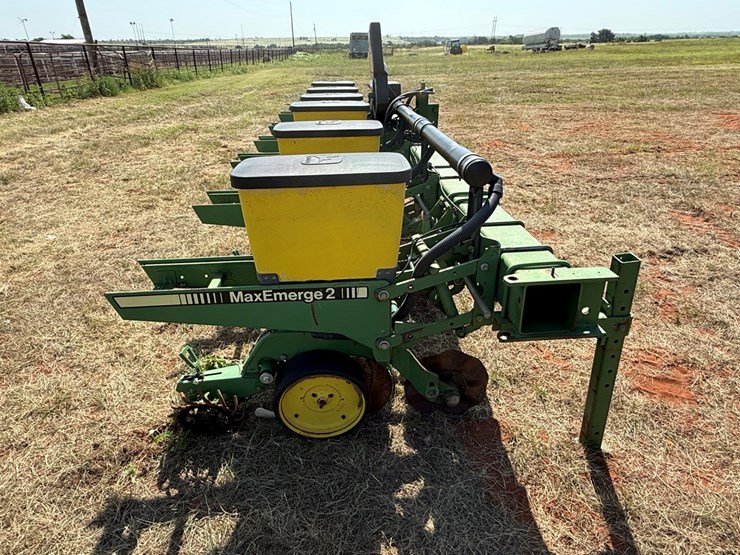 john-deere-7300-image-6