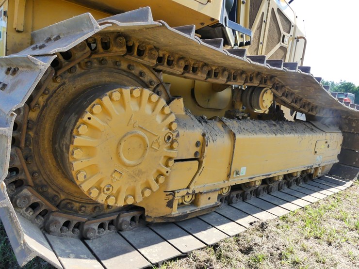 2020-caterpillar-d1-image-6