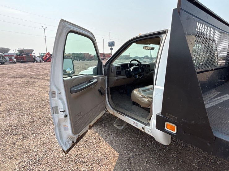 2002-ford-f550-image-15