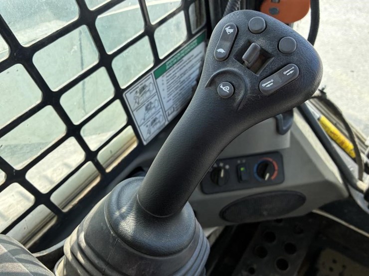 2018-bobcat-t740-image-12