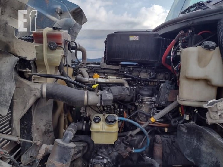2017-freightliner-122sd-image-16