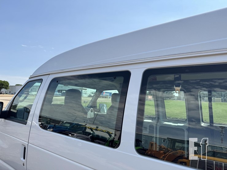 2012-ford-e250-image-7