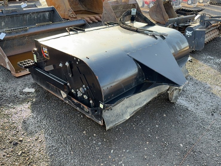 #2025-•-cat-bp118c-72"-skid-steer-broom-image-2