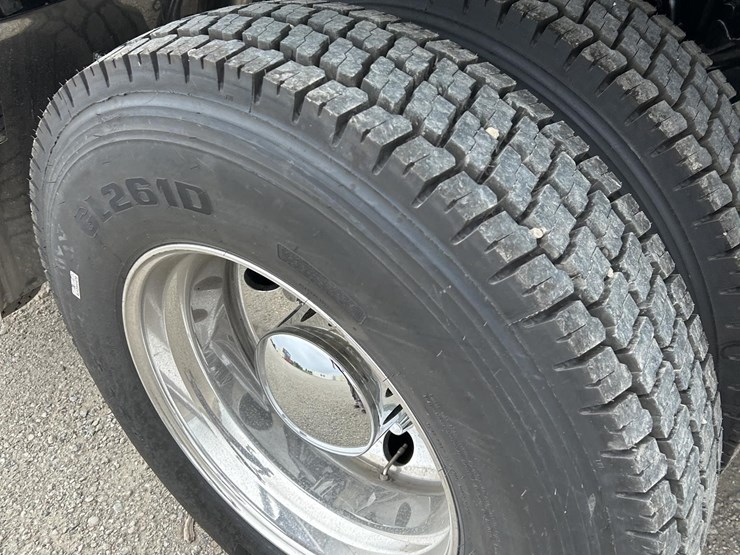 2018-kenworth-t800-image-48