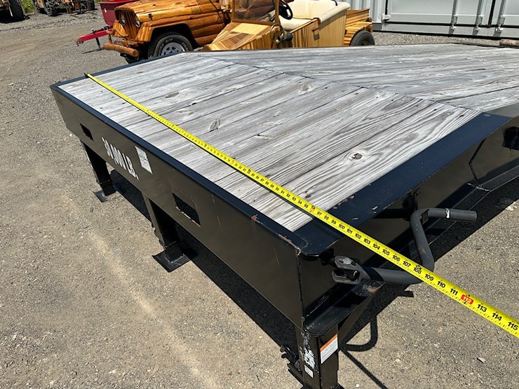 superior-trailer-products-loading-dock-image-8
