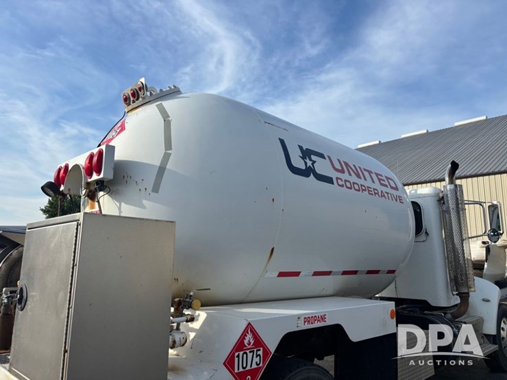 2013-peterbilt-337-image-56