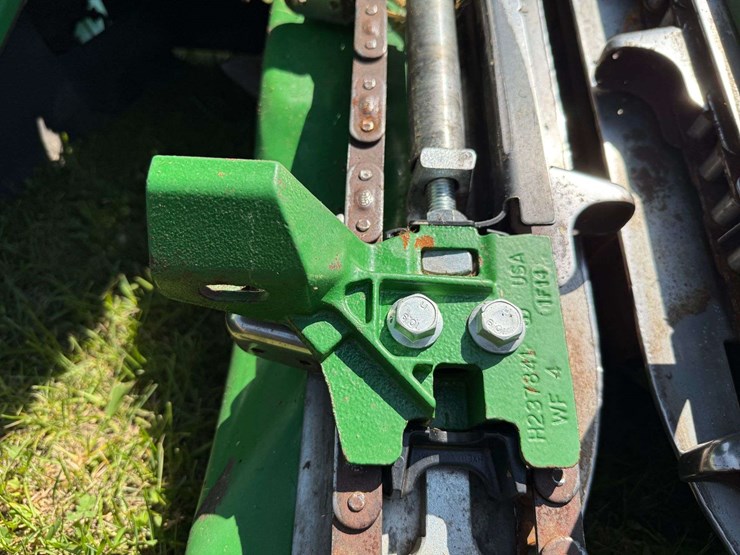 2021-john-deere-c12r-image-32