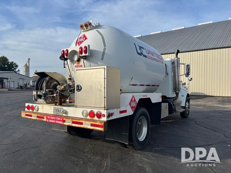 2013-peterbilt-337-image-11