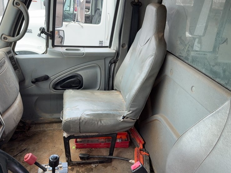 2006-international-durastar-4300-image-16