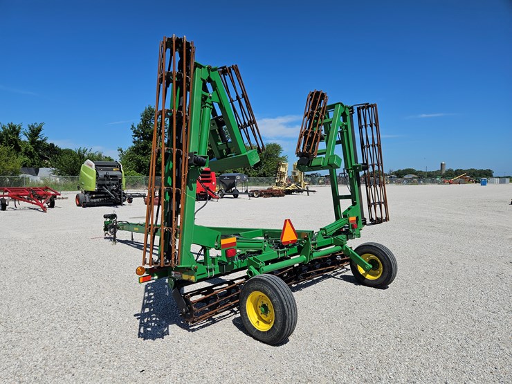 2016-john-deere-200-image-7