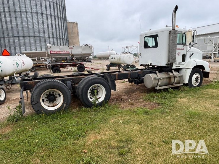2000-freightliner-truck-(gp11021,-unit-398)-image-8