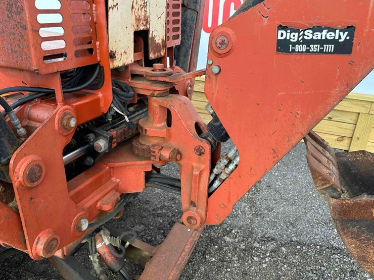 2003-ditch-witch-3700-image-11