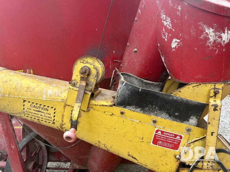 new-holland-354-image-21