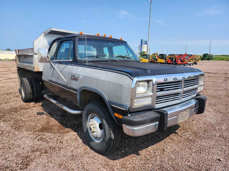 1993-dodge-w350-image-2