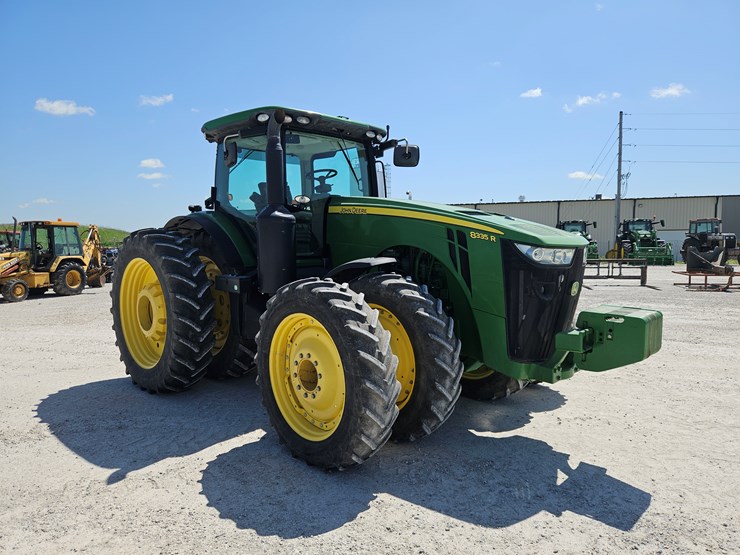 2014-john-deere-8335r-image-22
