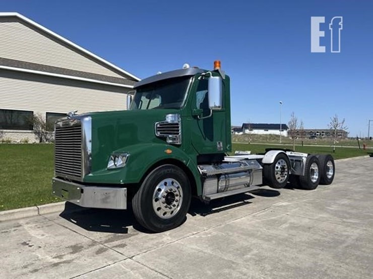 2015-freightliner-coronado-122-image-1