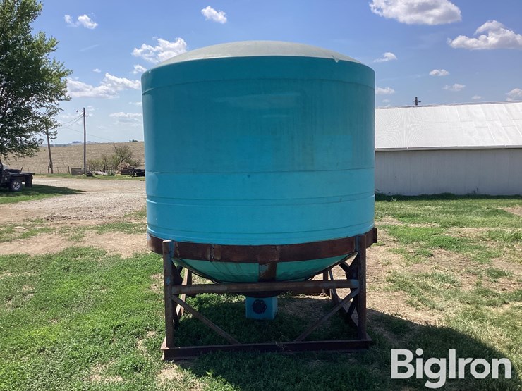 2,300-gal-poly-tank-w/-stand-image-7
