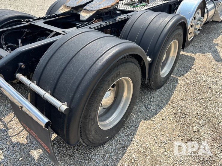 2014-kenworth-t660-image-48