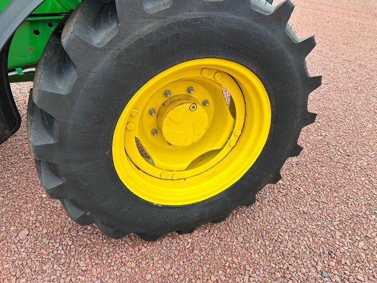 2014-john-deere-6115m-image-12