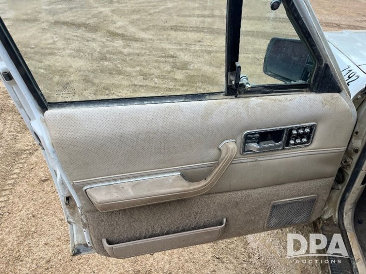 1990-jeep-cherokee-limited-image-40