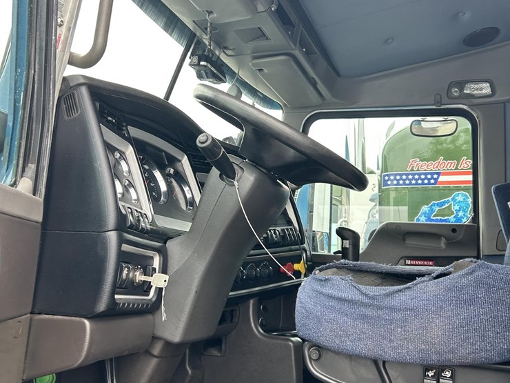 2020-kenworth-t800-image-12
