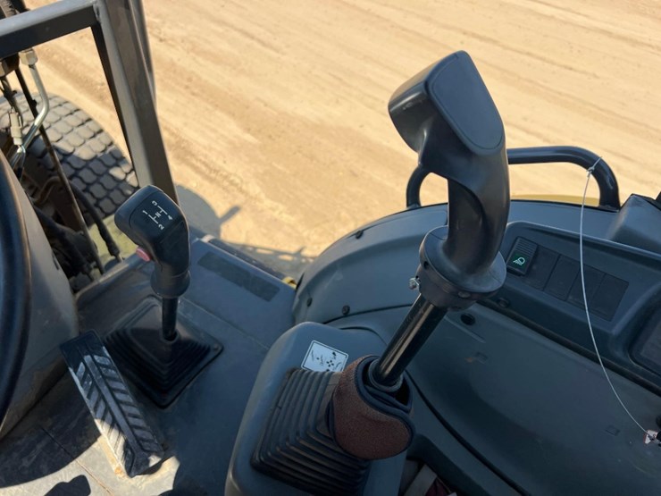 2008-new-holland-b95-image-37