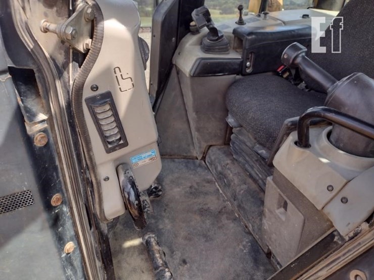 2010-caterpillar-d6n-lgp-image-13