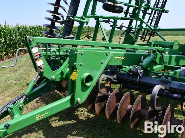john-deere-726-image-13