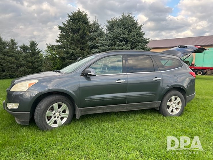 2011-traverse-lt-suv-(mn1058)-image-1