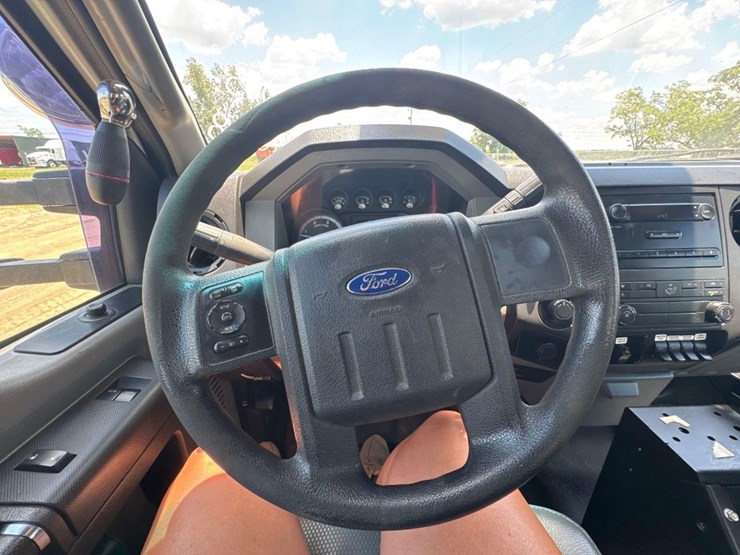 2013-ford-f550-image-39