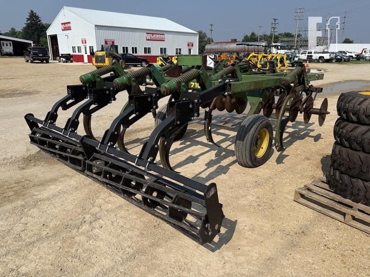 john-deere-710-image-3