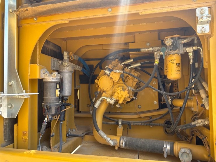 2019-caterpillar-326fl-image-18