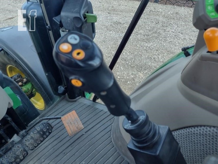 2017-john-deere-5100r-image-11
