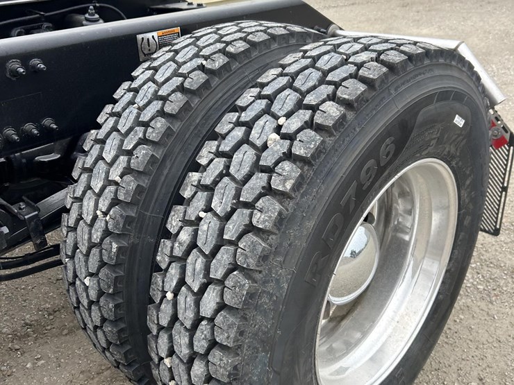 2020-kenworth-t680-image-16