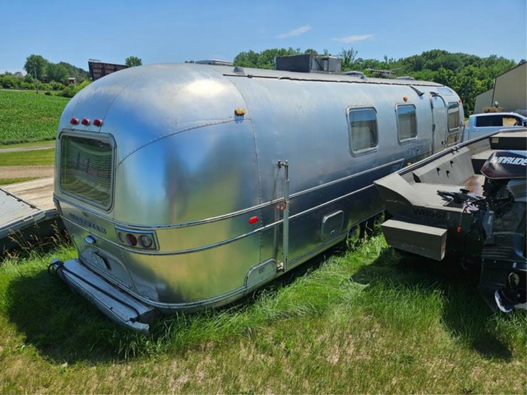 #2549-•-1972-airstream-sovereign-23973-camper-image-4