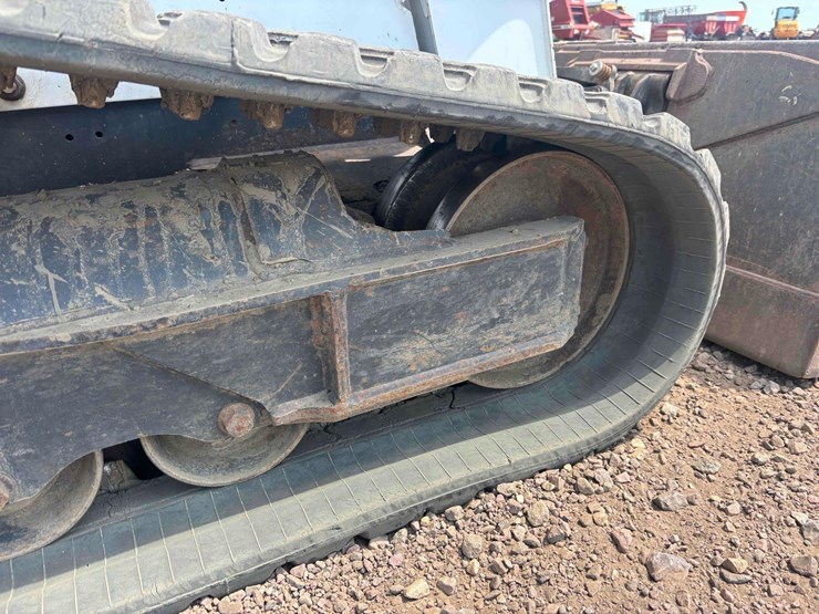 2017-bobcat-t750-image-34