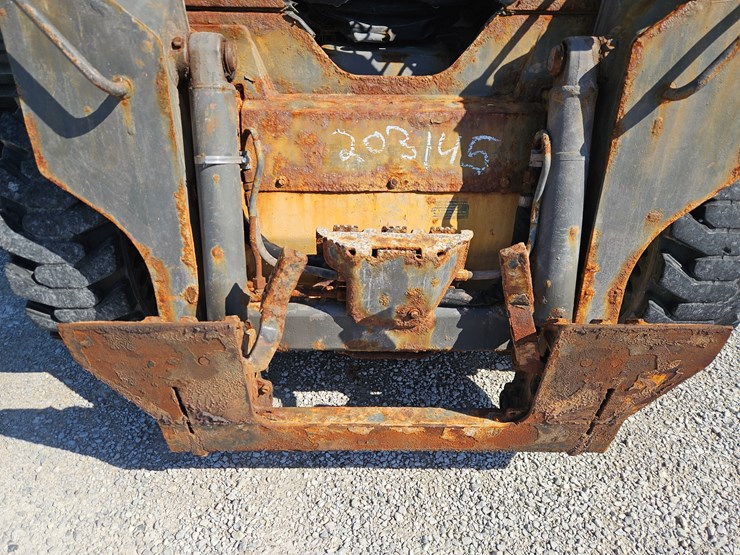 2019-deere-318g-image-3