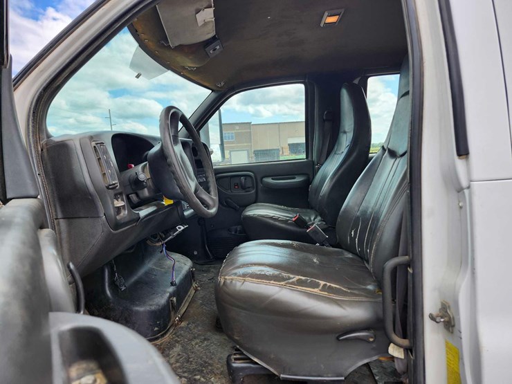 2007-chevrolet-c4500-chassis-image-9